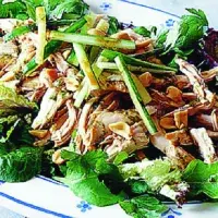 Kuřecí salát s arašídy