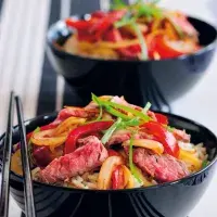 Rostbíf s pečenou paprikou a rýží