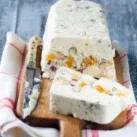 Terina s modrým sýrem, mascarpone a ořechy Terina s modrým sýrem, mascarpone a ořechy