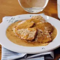 Telecí scaloppini na marsale a smetaně Telecí scaloppini na marsale a smetaně