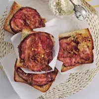 Uzená krkovička na cibulce Uzená krkovička na cibulce