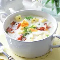 Bílá polévka s vajíčkem