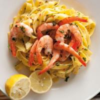Fettuccine aglio, olio, pepperoncino a krevety Fettuccine aglio, olio, pepperoncino a krevety