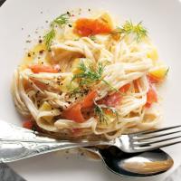 Tagliatelle s bramborami a uzeným lososem