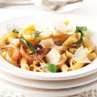 Penne ricce s cibulí