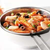 Penne s treskou, kapary a olivami Penne s treskou, kapary a olivami