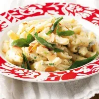 Penne ricce se šalvějovým pestem