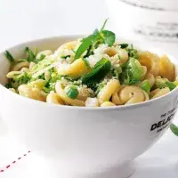 Cappelletti s jarními cibulkami, cuketami a mátou Cappelletti s jarními cibulkami, cuketami a mátou