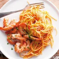 Linguine s krevetami a paprikovým krémem Linguine s krevetami a paprikovým krémem