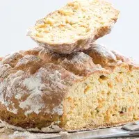 Mrkvový chléb s ořechy