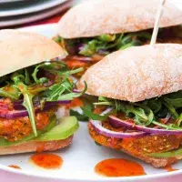 Cizrnové burgery Cizrnové burgery