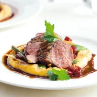 Kachní prsa s batátovým pyré a zeleninovým ragú