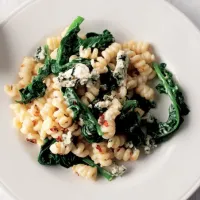 Fusilli se špenátem a chilli Fusilli se špenátem a chilli