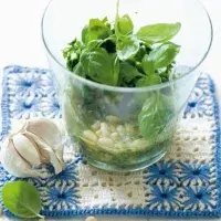 Bazalkové pesto s pecorinem