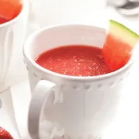 Melounová polévka s jahodami Melounová polévka s jahodami