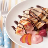 Palačinky s ovocem a zmrzlinou Palačinky s ovocem a zmrzlinou