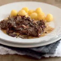 Maso s hříbky a bramborovými kuličkami