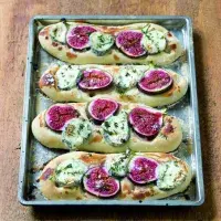 Focaccia s fíky a kozím sýrem Focaccia s fíky a kozím sýrem