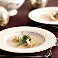 Rybí vývar s krevetovými taštičkami