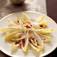 Čekankový salát s granátovým jablkem