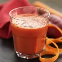 Mrkvový nápoj s kokosem a zázvorem