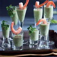 Studená polévka s okurkou & avokádem