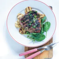 Steak s grilovanými bramborami Steak s grilovanými bramborami