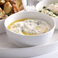 Dip s pečeným česnekem a bazalkou