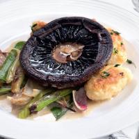 Portobello, smetanová omáčka a nočky