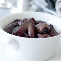 Šalotky ve vinné omáčce