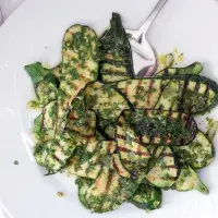 Grilované cukety s česnekem