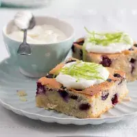 Borůvková buchta s limetovou polevou Borůvková buchta s limetovou polevou