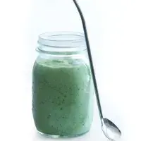 Zelený tekutý salát s cuketami