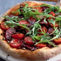 Pizza s chorizem a rukolou