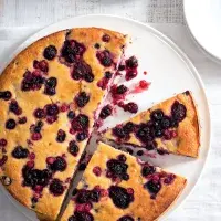 Tvarohový špaldovo-kukuřičný koláč s ovocem