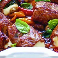 Hovězí ruličky plněné mozzarellou Hovězí ruličky plněné mozzarellou