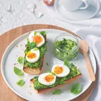 Bageta s vejcem a avokádem