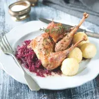Bažantí stehna se zelím a bramborovými knedlíčky
