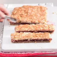 Bezlepkové malinovo-mandlové řezy