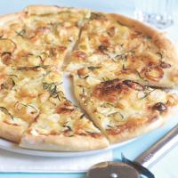 Bílá pizza s lanýžovým olejem