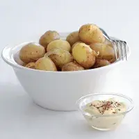 Brambory na loupačku s domácí tatarkou Brambory na loupačku s domácí tatarkou