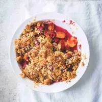 Broskvovo-malinový krambl