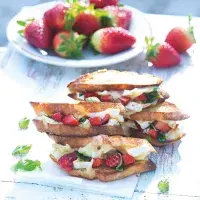 Bruschetty s jahodami a sýrem