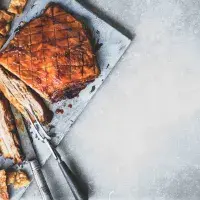 Bůček pěti vůní s křupavou kůží Bůček pěti vůní s křupavou kůží