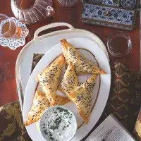 Burek s bramborovou náplní a mátovým dipem