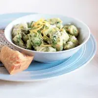 Bylinkové gnocchi s bazalkovým olejem Bylinkové gnocchi s bazalkovým olejem