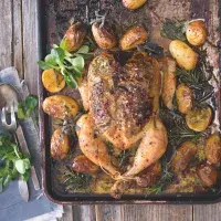 28x pečené kuře: Máme pro vás ověřené recepty pro každý den. Upečte ho s fazolemi a chorizem nebo na citronu 
