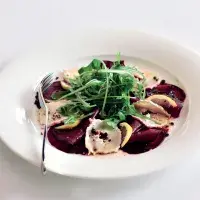 Carpaccio z červené řepy a kozího sýra