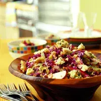 Křupavý salát s brusinkami