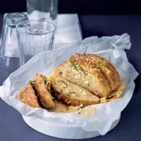 Česnekový chléb s parmazánem